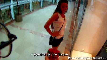 Сочный перепих в общественном сортире