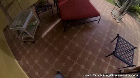 нимфа-очкарик заработала своей дыркой