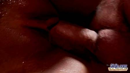 Старый кобель отымел за завтраком молодую брюнетку с классной попкой