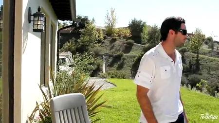 Полицейская сучка подставила пилотку