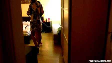 Сногсшибательные лесбиянки устроили жаркую порно вечеринку