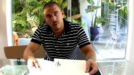 Две дырочки похотливой очкастой красотки