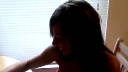 Отвлеклась от работы и соснула другу