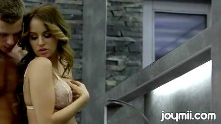 Необычные забавы молодой пары