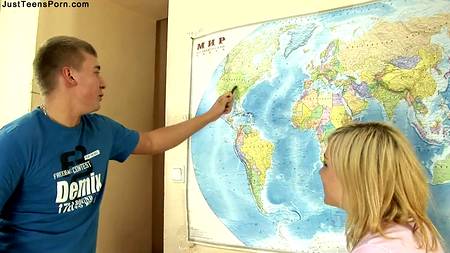 Молодой учитель подготавливает блондинку к экзамену