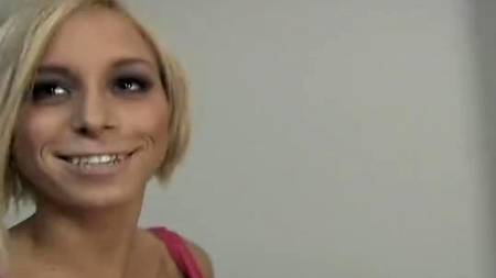 Привёз блондинку к себе домой для мощного траха