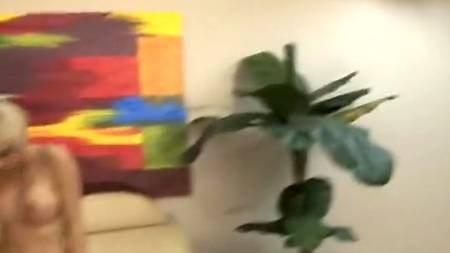 Привёз блондинку к себе домой для мощного траха