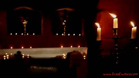 Любит крошка сочный догги-стайл