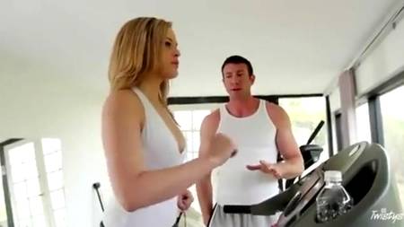 Инструктор добился любви от блонды