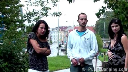 Публичный групповой трах в городском парке