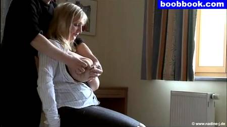 Молоко из огромных сисек