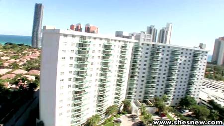 Шикарная блондинка-наездница