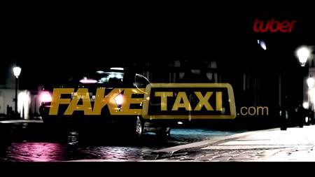 С молодухой на заднем сиденье такси