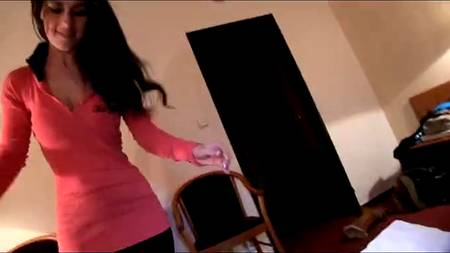 Брюнетка обожает наслаждения сексом