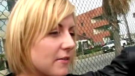 Ниггер с белокурой шалавой на личной яхте