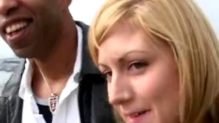 Ниггер с белокурой шалавой на личной яхте