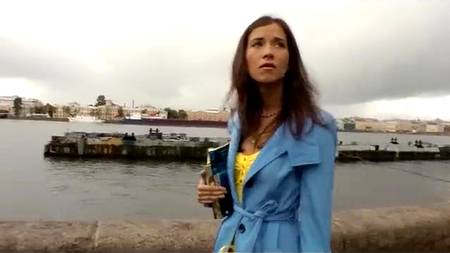 Приучает нимф к аналу