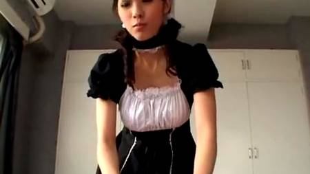 Минет от старательной горничной