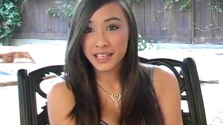 Азиатка никогда не видела больших членов