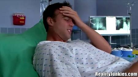 Анал с узкоглазой медсестрой