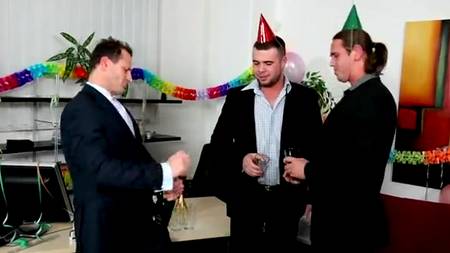 Свингеры потрахались в качалке