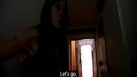 Рыжая за раз попробовала в обе пещерки