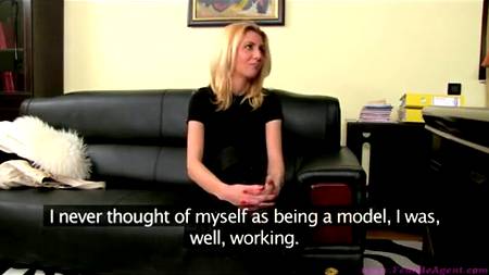 Приучает к лесбийским шалостям