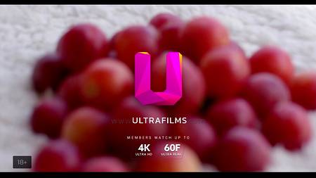 Сексапильные блондинки делают друг другу нежный кунилигус