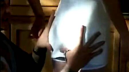 Девку в белом платье парни пускают по кругу