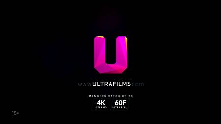 Накаченный негритос жарит в задний проход хрупкую белую телочку