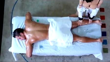 Клиент анально поимел массажистку