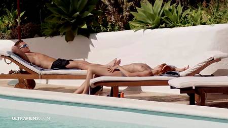 Привлекательные сучки наслаждаются групповым сексом с горячими мужиками