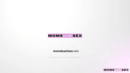 Мамка устроила настоящий разврат