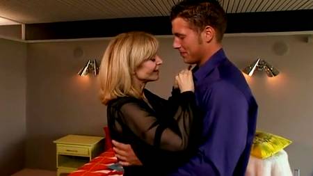 Платит мама, а получают удовольствие всем колхозом