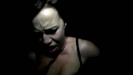 Как брюнетка возбудилась до невозможности