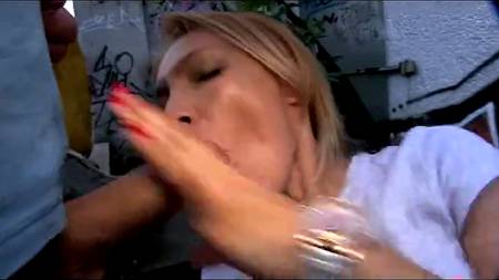 Два продюсера порют одну кандидатку