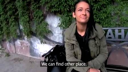 Два жеребца развели простушку на секс