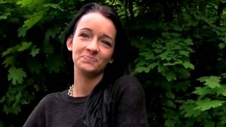 Два жеребца развели простушку на секс