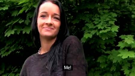 Два жеребца развели простушку на секс