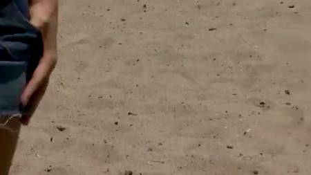 Эротичная пляжница