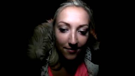 Улыбчивая блондинка с таксистом