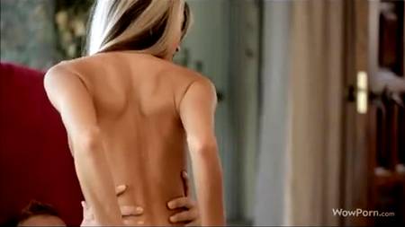 Девочка очень чувствительна и получает множественные оргазмы