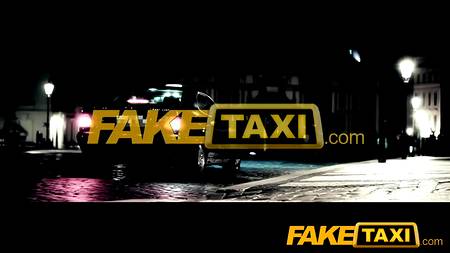 Горячая девица повелась на секс