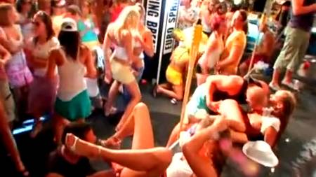 Веселый праздник с групповухой