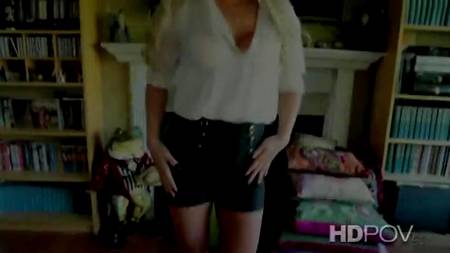 Малышка очень хочет бурного секса