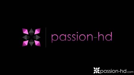 Красавица умеет провоцировать на интим