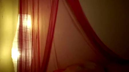 Белый парень ублажает чернокожую фею в обе дырки