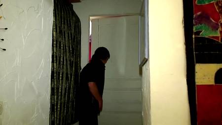 Белый парень ублажает чернокожую фею в обе дырки