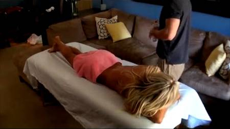 Массажист заездил белокурую клиентку