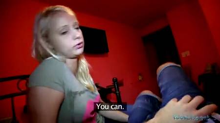 Снял блондинку в вечернем парке